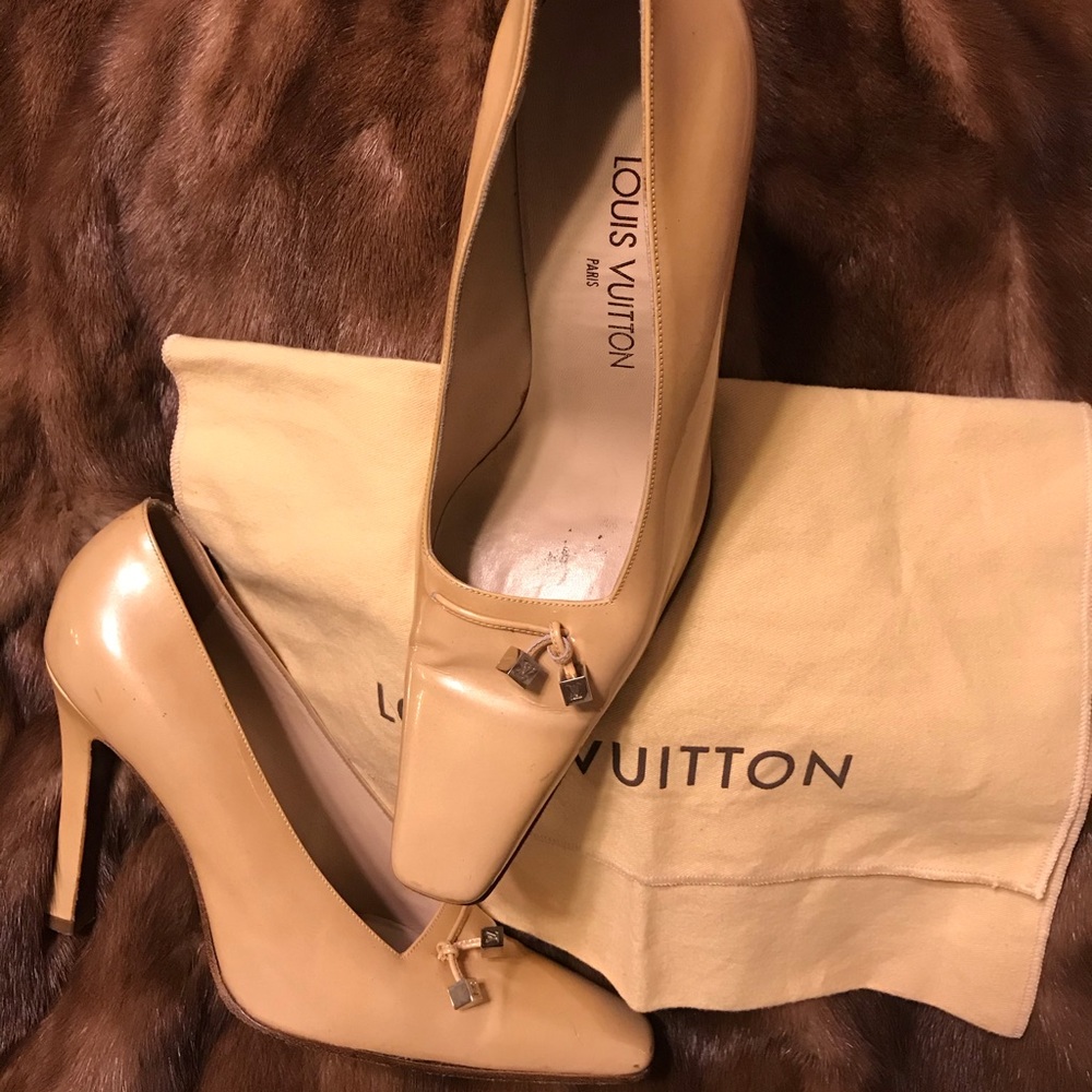 Ladies patent leather tan pumps